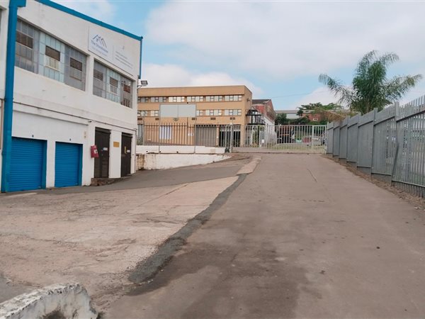 652  m² Industrial space