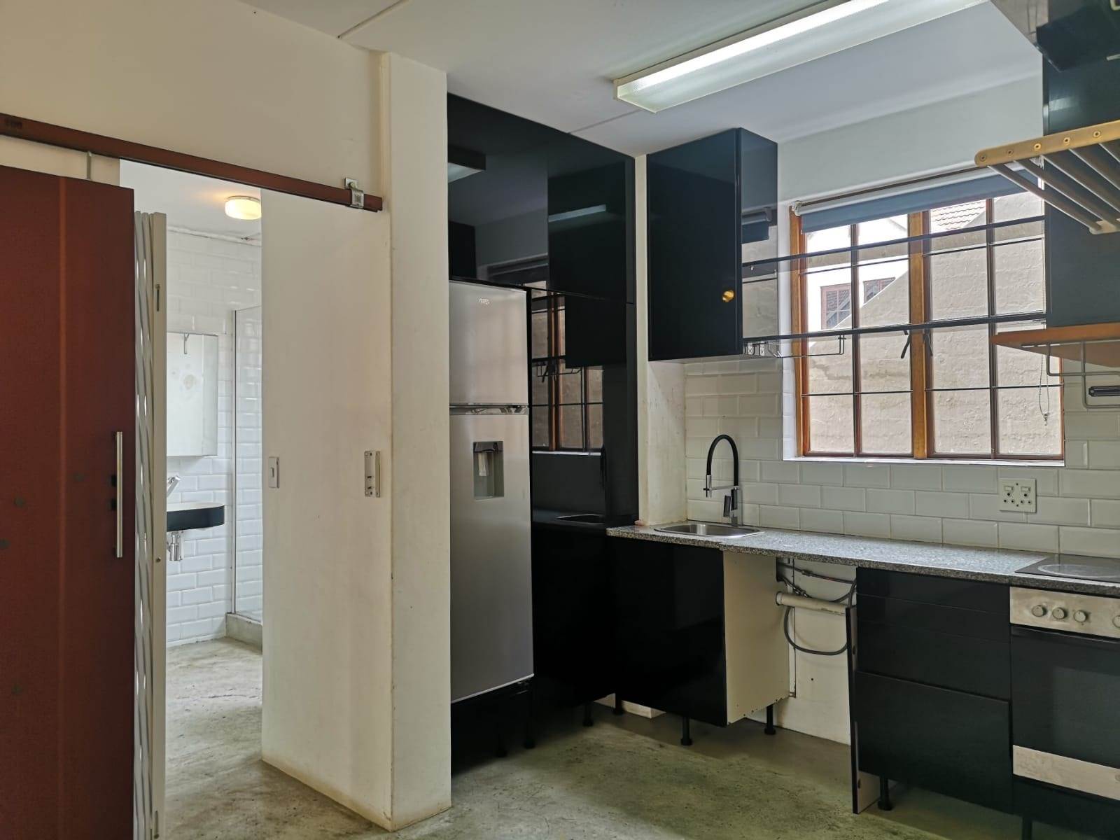 1 Bed Apartment in Saxonwold photo number 3