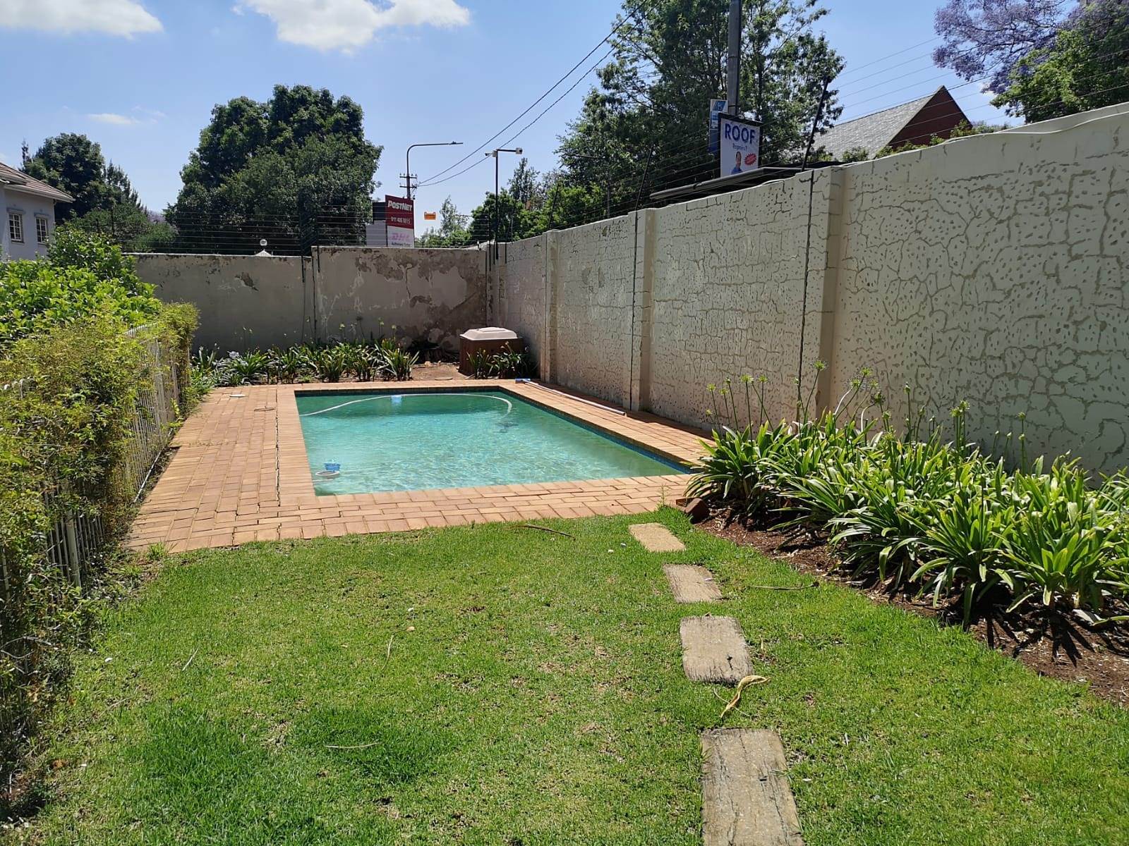 1 Bed Apartment in Saxonwold photo number 10