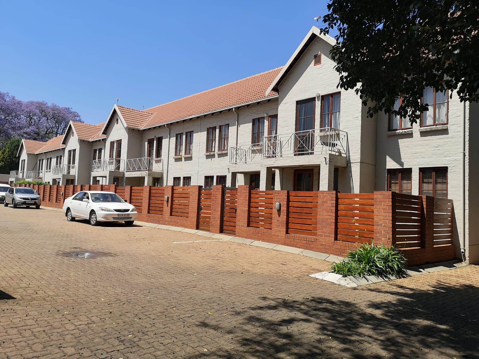 1 Bed Apartment in Saxonwold photo number 11