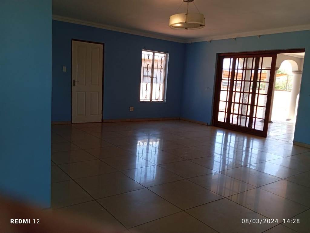 4 Bed House in Mothibistad photo number 8