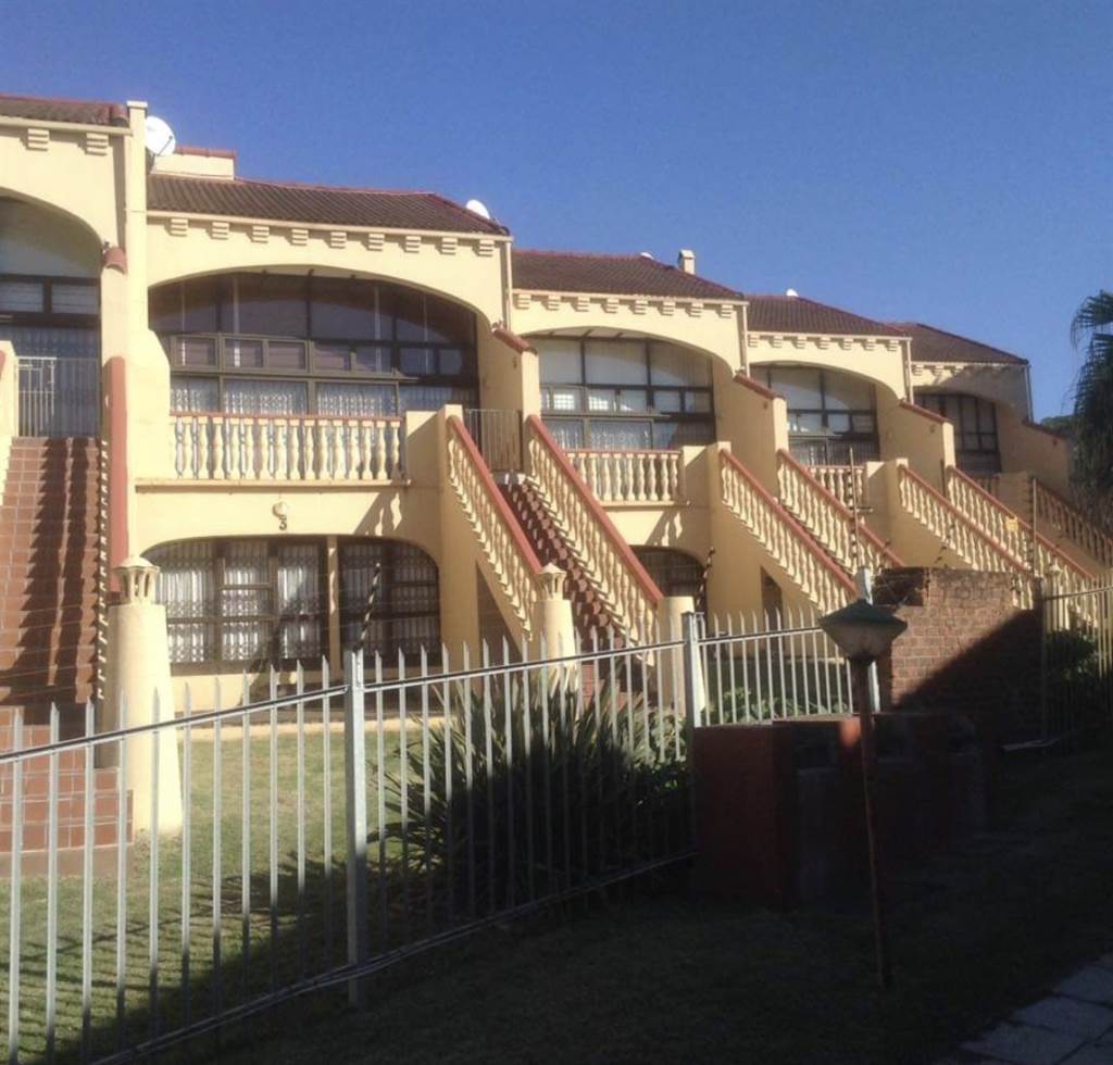 3 Bed Apartment in Uvongo photo number 2