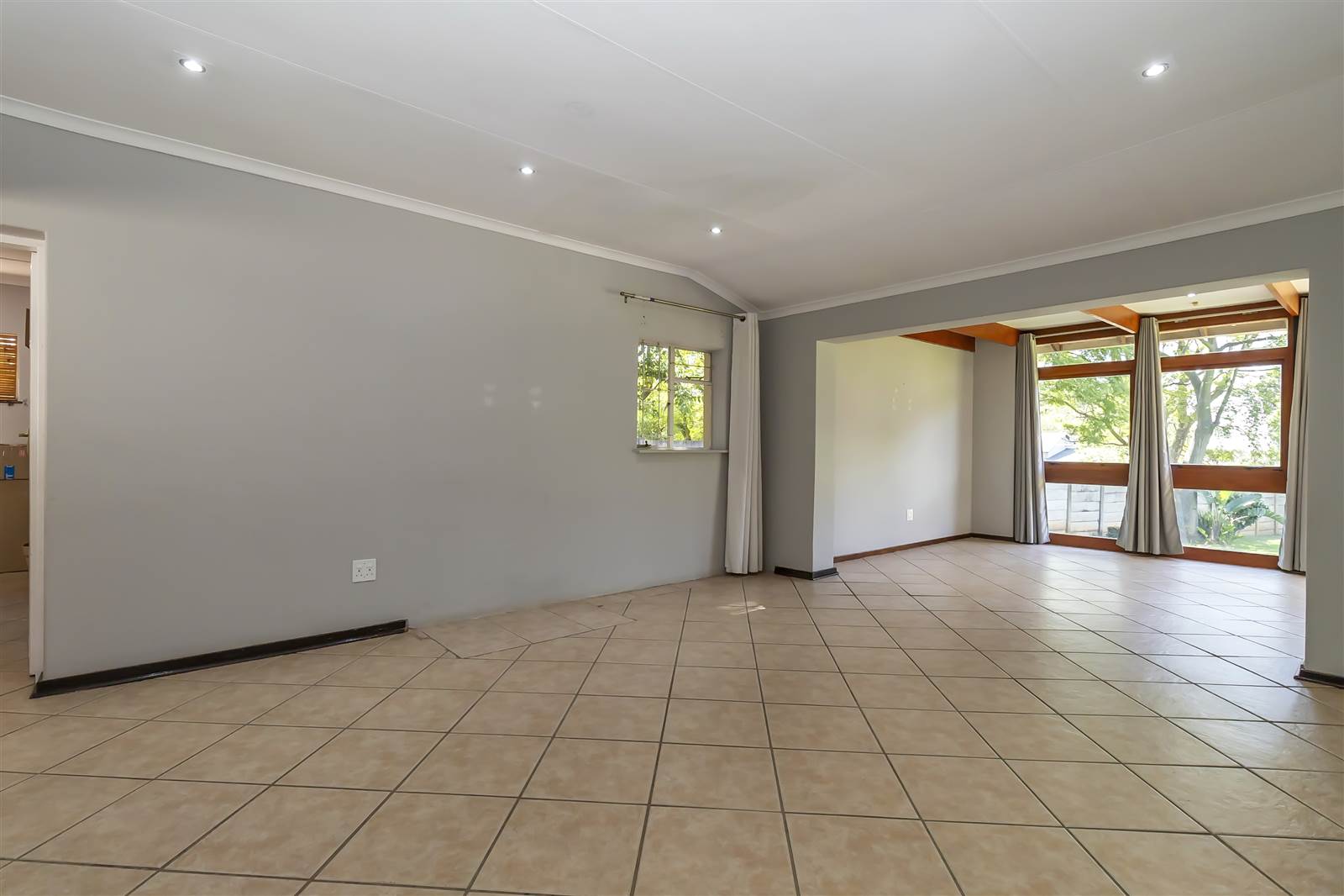 4 Bed House in Randpark photo number 7