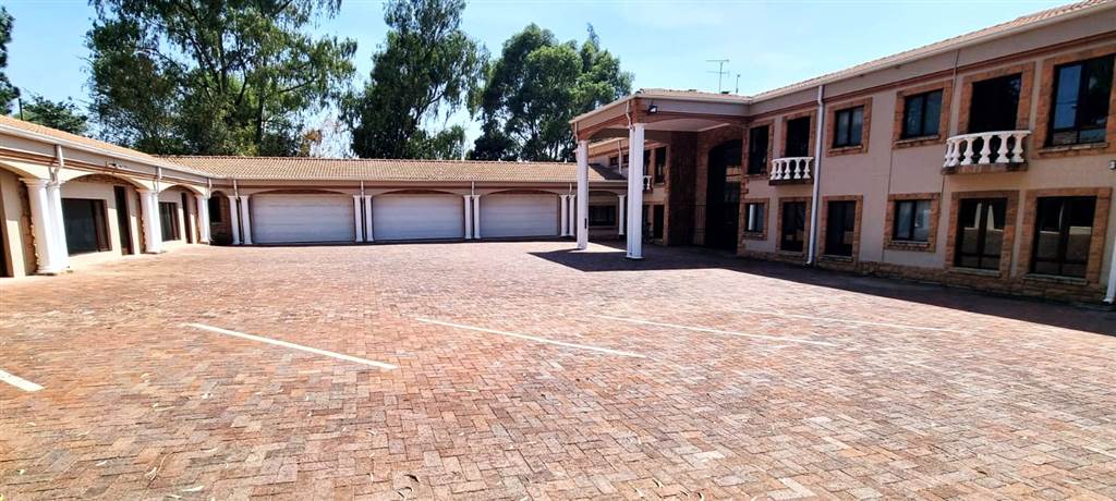 24 Bed House in Benoni AH photo number 3