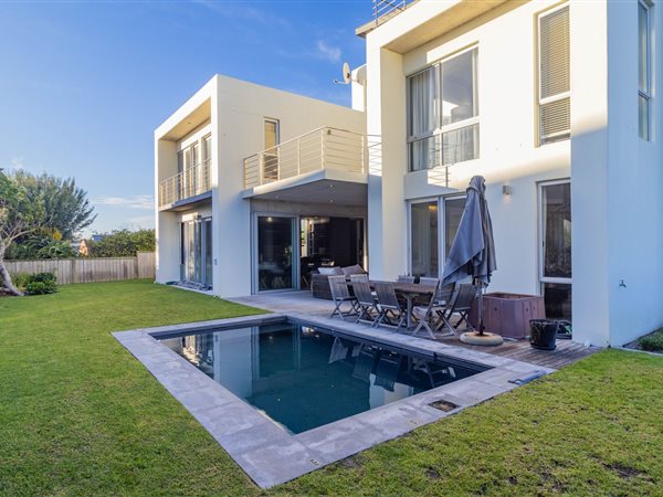 4 Bedroom House 4 Bedroom House