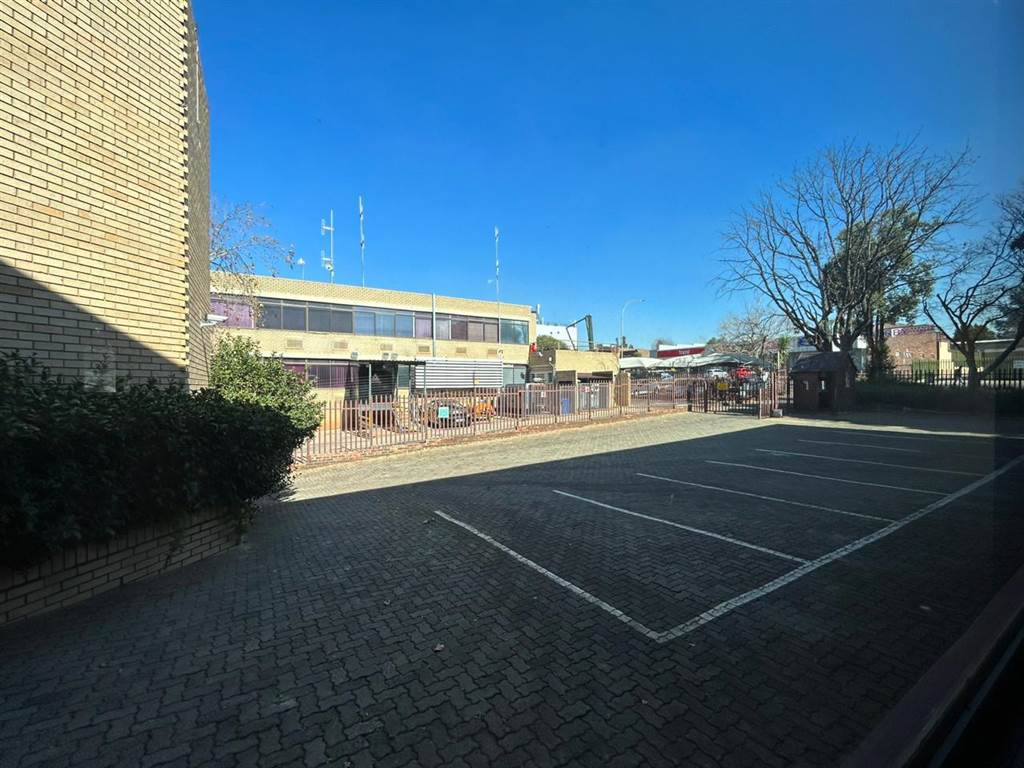 1716  m² Commercial space in Fairland photo number 9