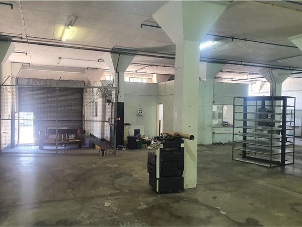 484  m² Industrial space in North End