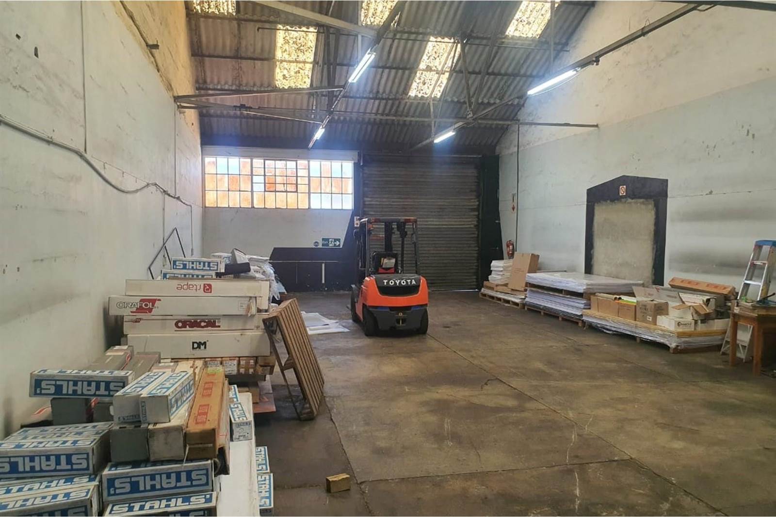 484  m² Industrial space in North End photo number 4
