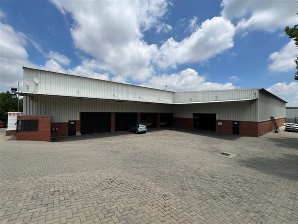 7 800  m² Industrial space