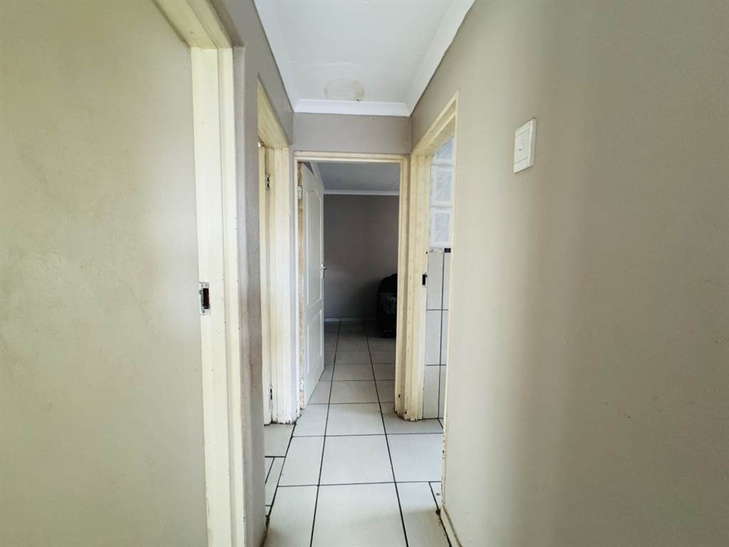 5 Bed House in Daveyton photo number 8