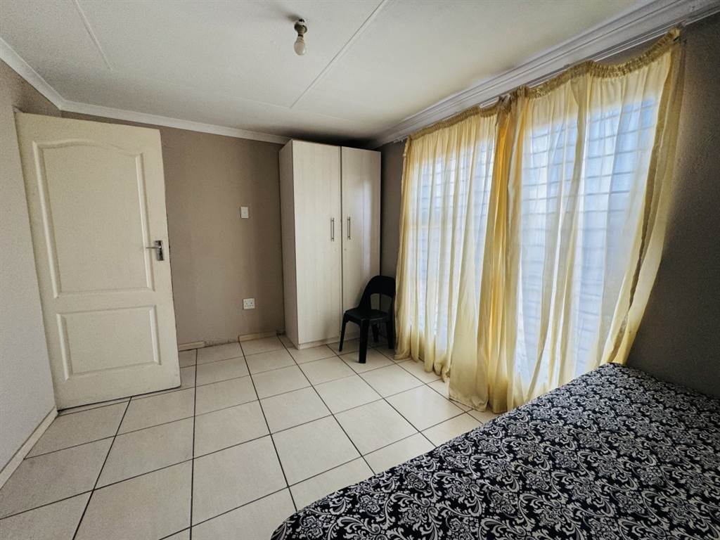 5 Bed House in Daveyton photo number 11