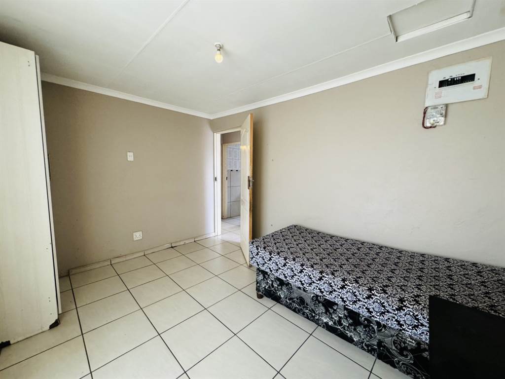 5 Bed House in Daveyton photo number 15
