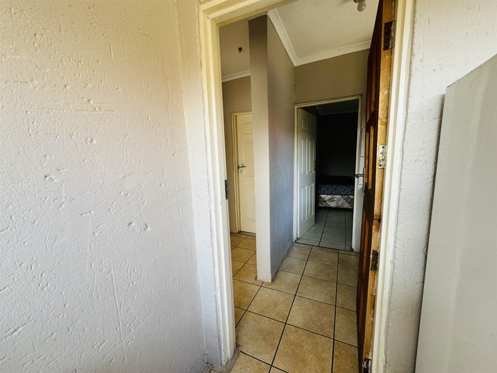 5 Bed House in Daveyton photo number 18