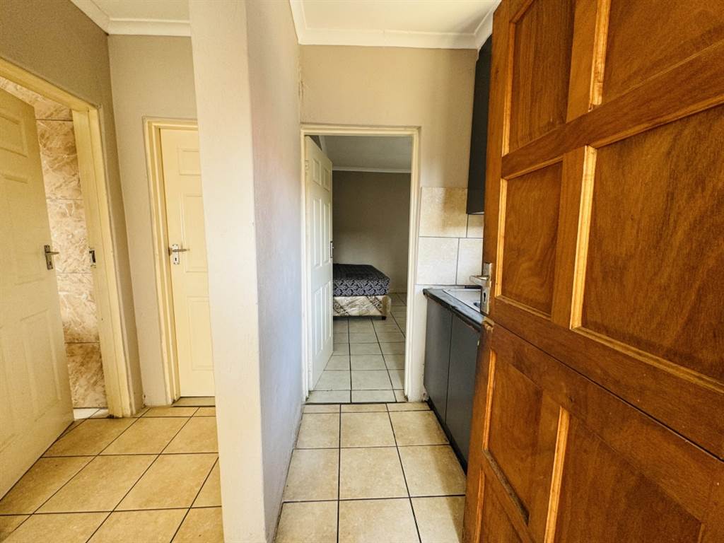 5 Bed House in Daveyton photo number 17
