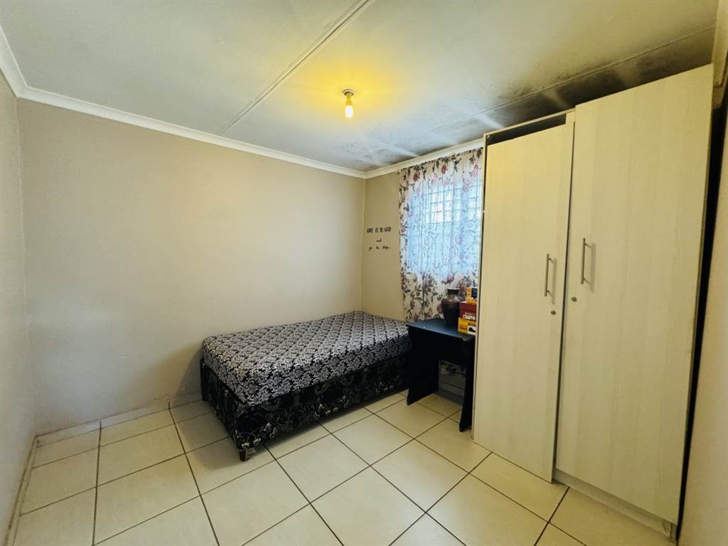 5 Bed House in Daveyton photo number 12