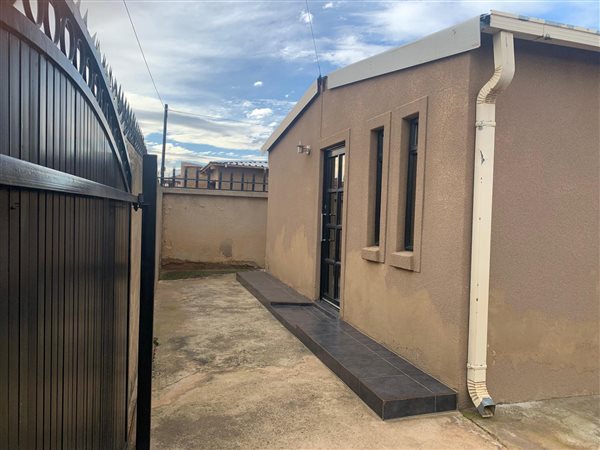 2 Bedroom House 2 Bedroom House
