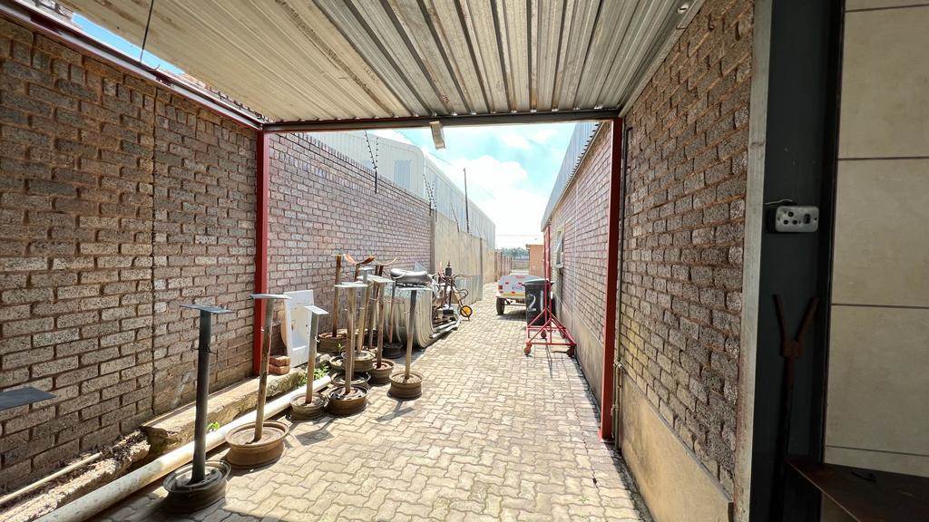 600  m² Industrial space in Rosettenville photo number 5