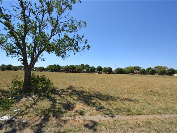 1 666 m² Land