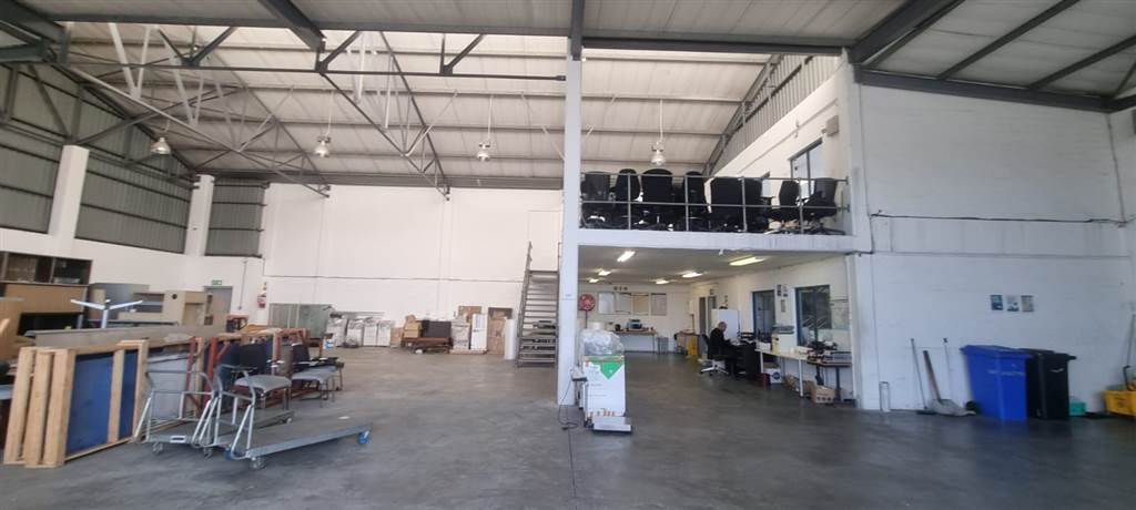 562  m² Industrial space in Airport Industria photo number 8