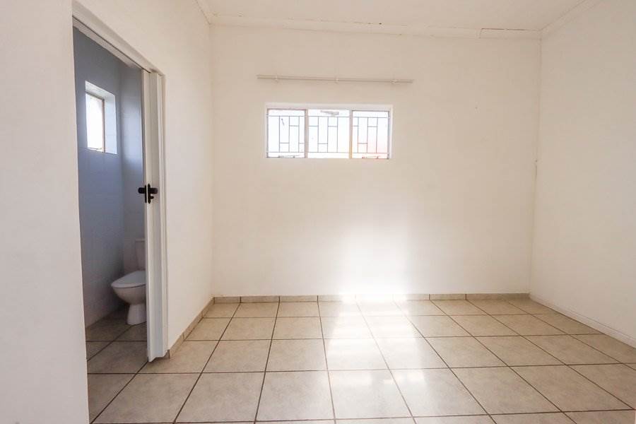 4 Bed House in Barry Hertzog Park photo number 17