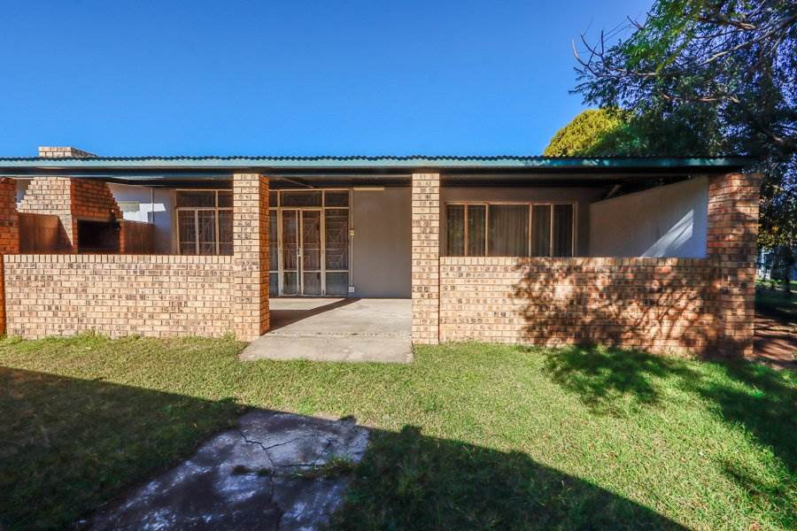 4 Bed House in Barry Hertzog Park photo number 1