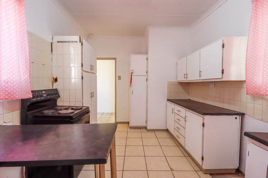 4 Bed House in Barry Hertzog Park photo number 9