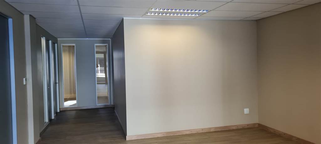 157  m² Office Space in Bedfordview photo number 9