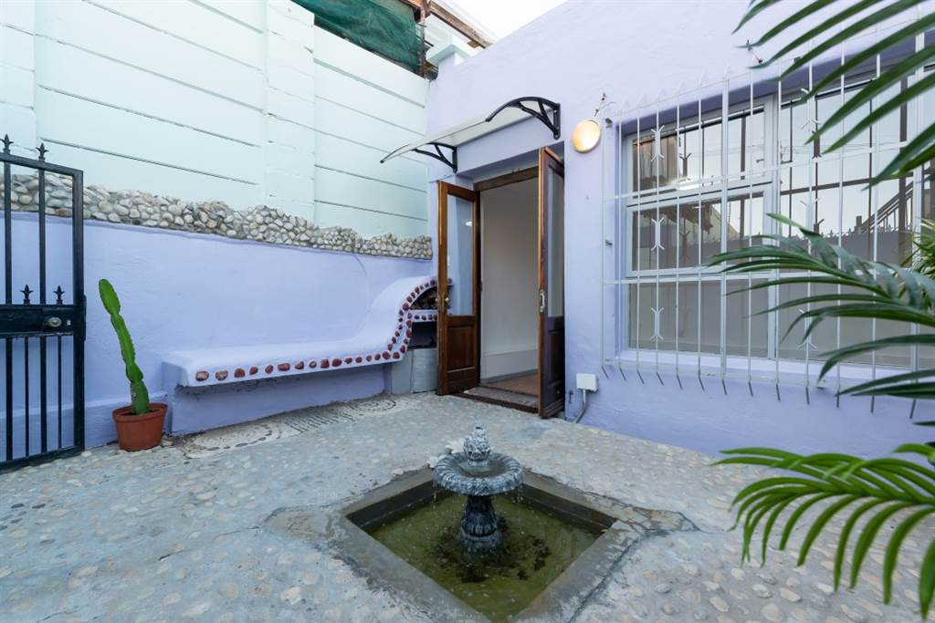1 Bed House in Bo-Kaap photo number 9