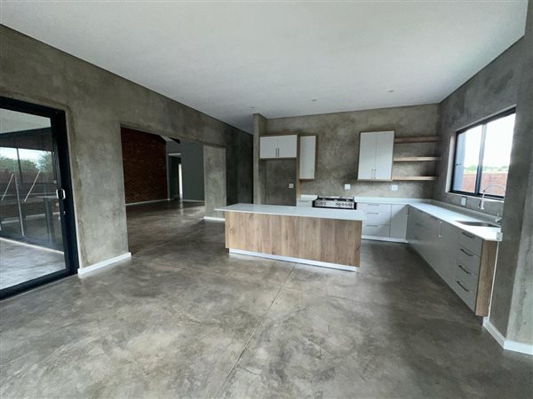 4 Bedroom House 4 Bedroom House