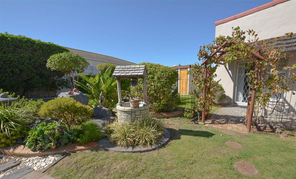 4 Bed House in Flamingo Vlei photo number 13