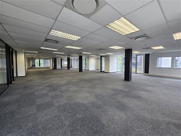 669  m² Commercial space