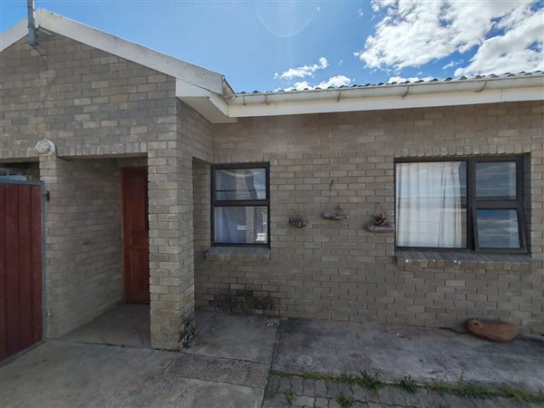 2 Bed Townhouse in Uitenhage Central