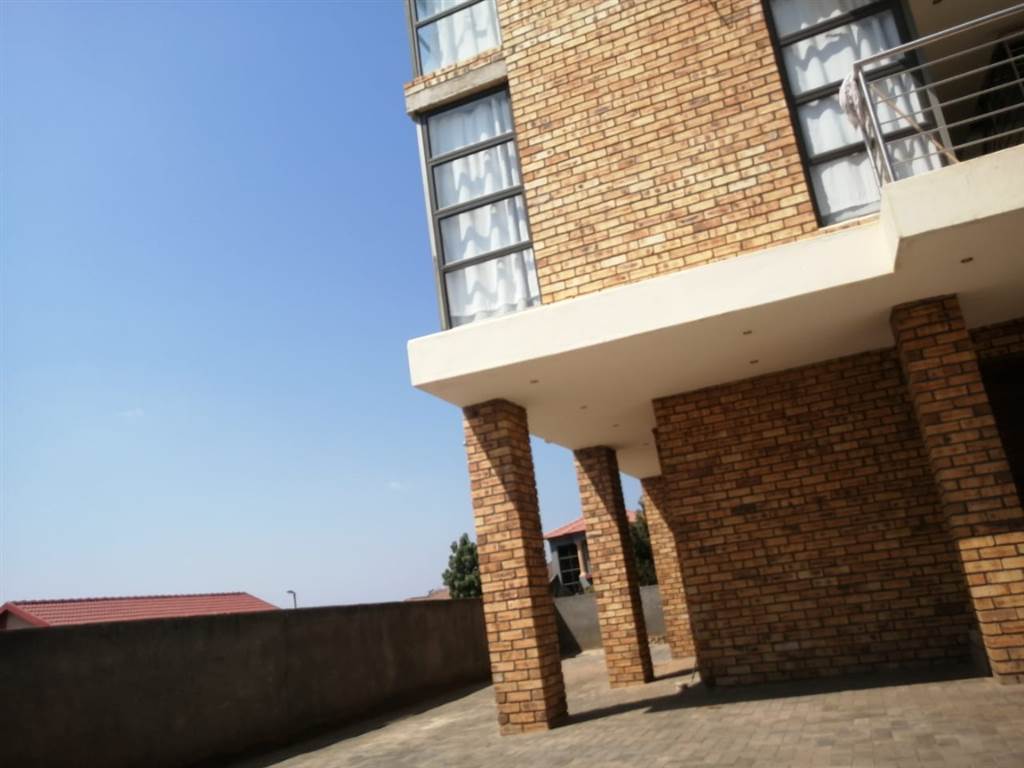 Commercial space in Tlhabane photo number 20