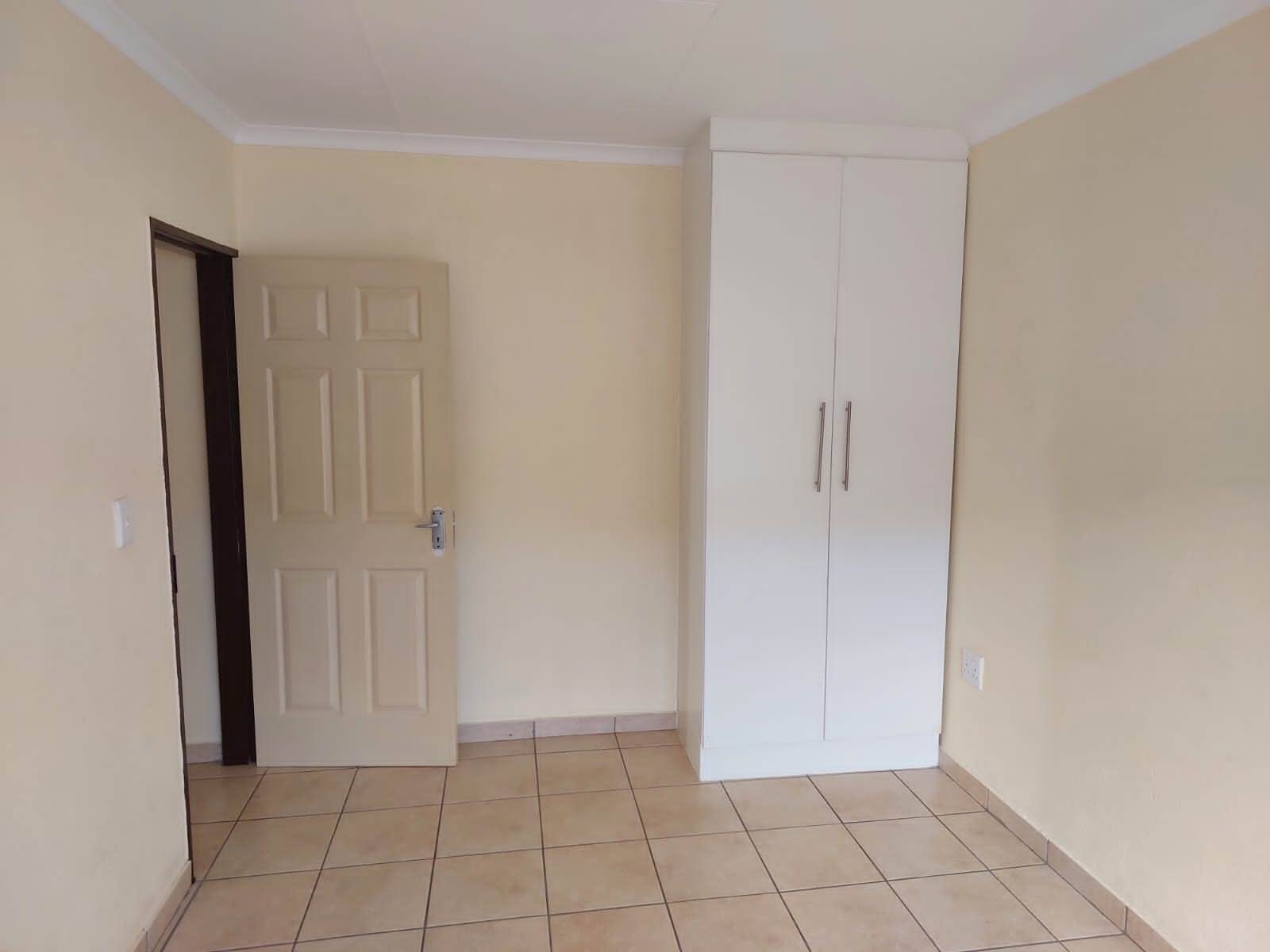 Commercial space in Tlhabane photo number 5