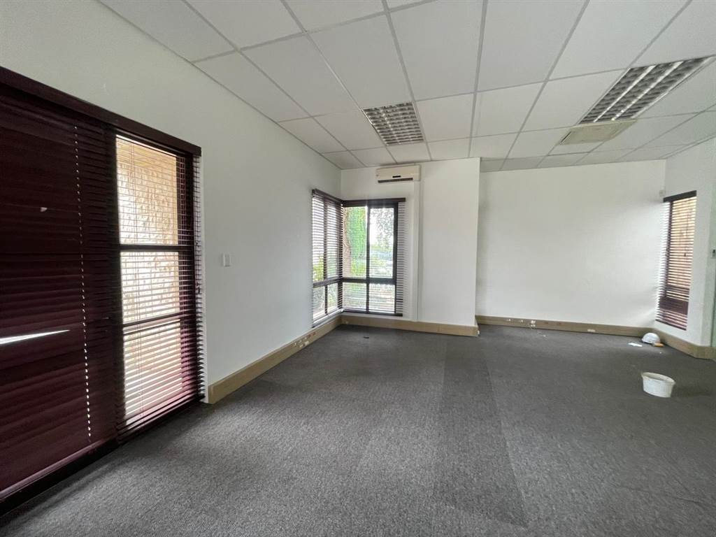 250  m² Commercial space in Parkhaven photo number 8