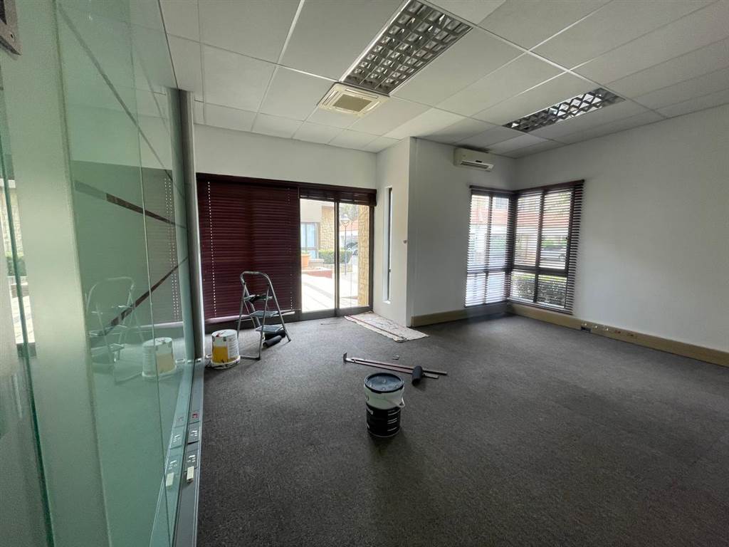 250  m² Commercial space in Parkhaven photo number 9