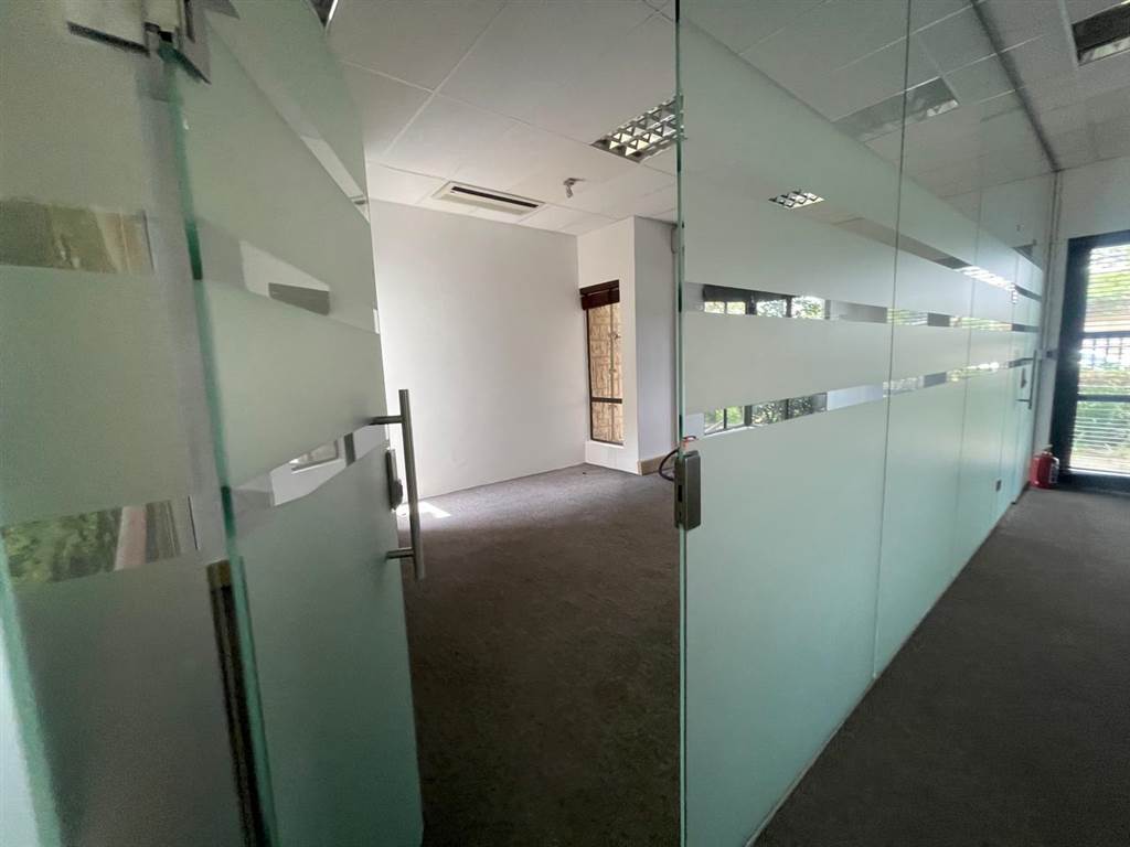 250  m² Commercial space in Parkhaven photo number 10