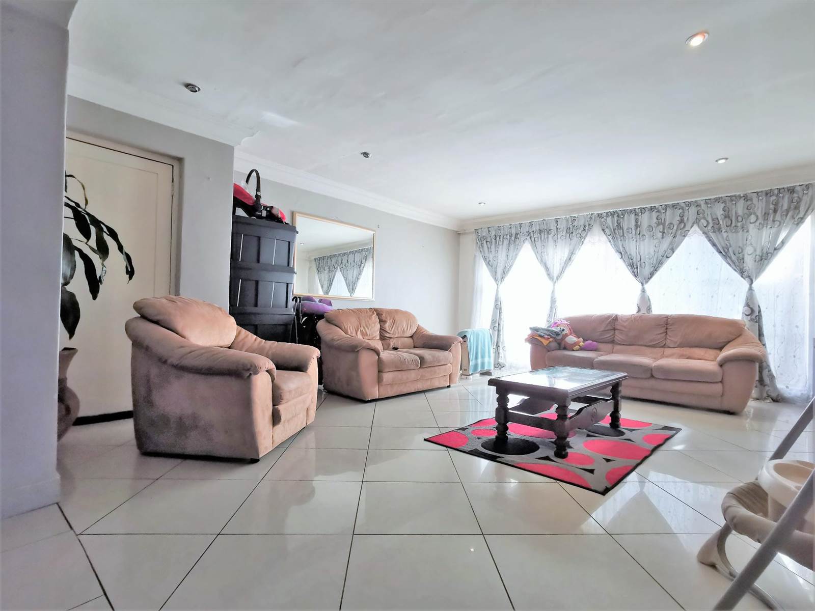 3 Bed House in Bosmont photo number 6