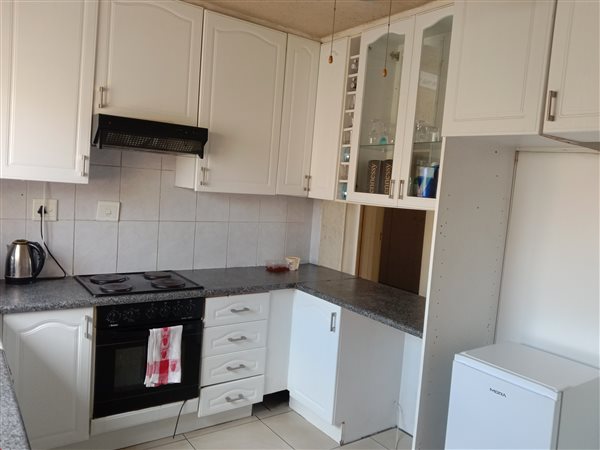 2 Bed Apartment in Mondeor