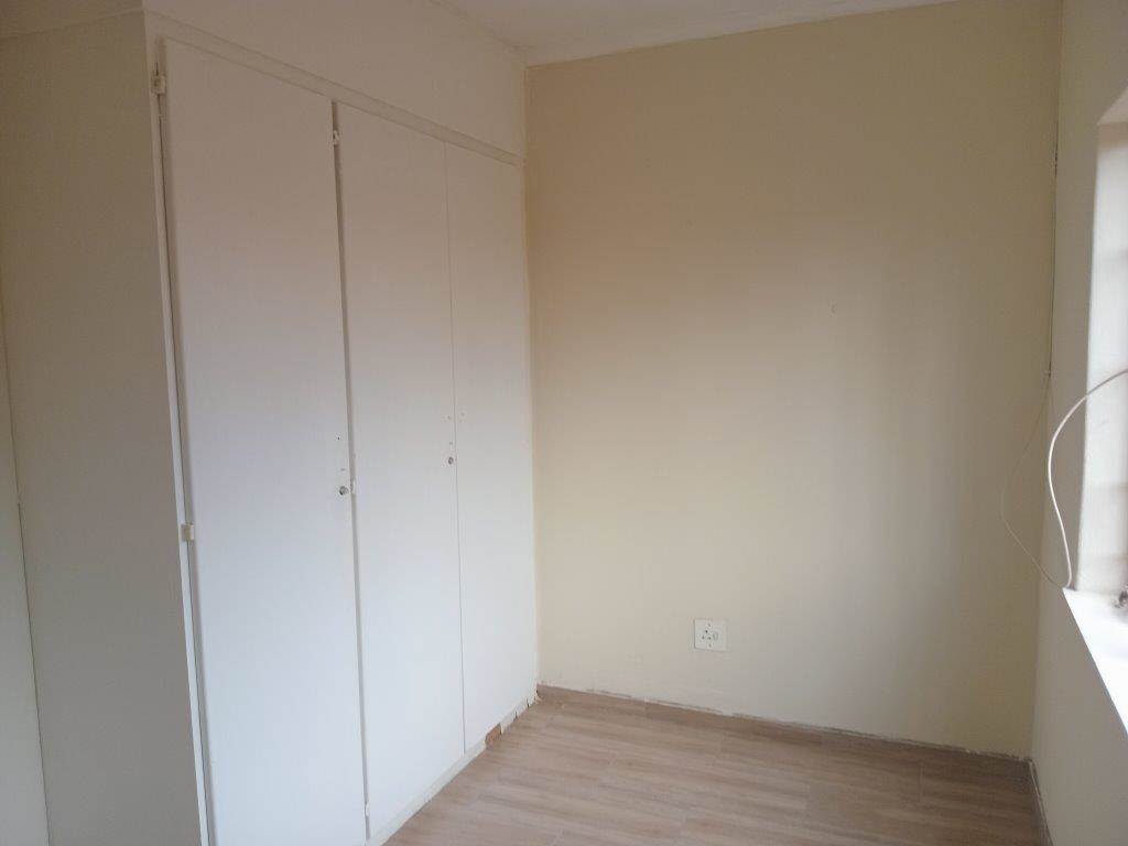 2 Bed House in Summerstrand photo number 14