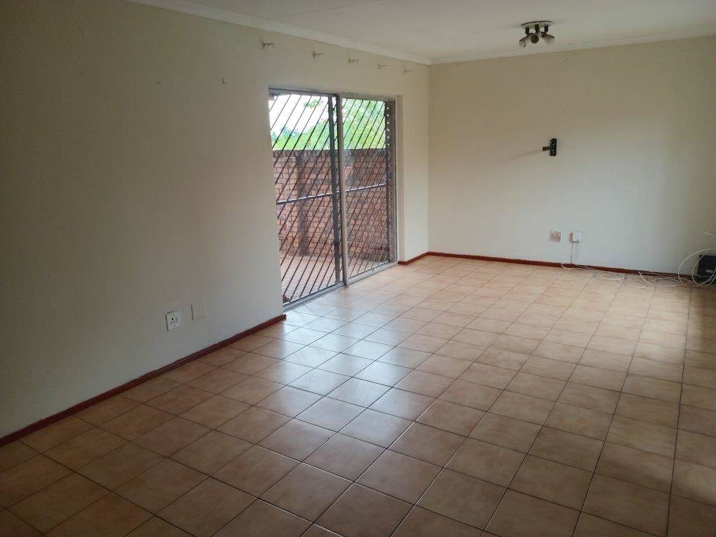 2 Bed House in Summerstrand photo number 8