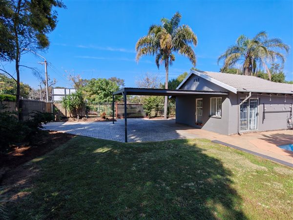4 Bedroom House 4 Bedroom House