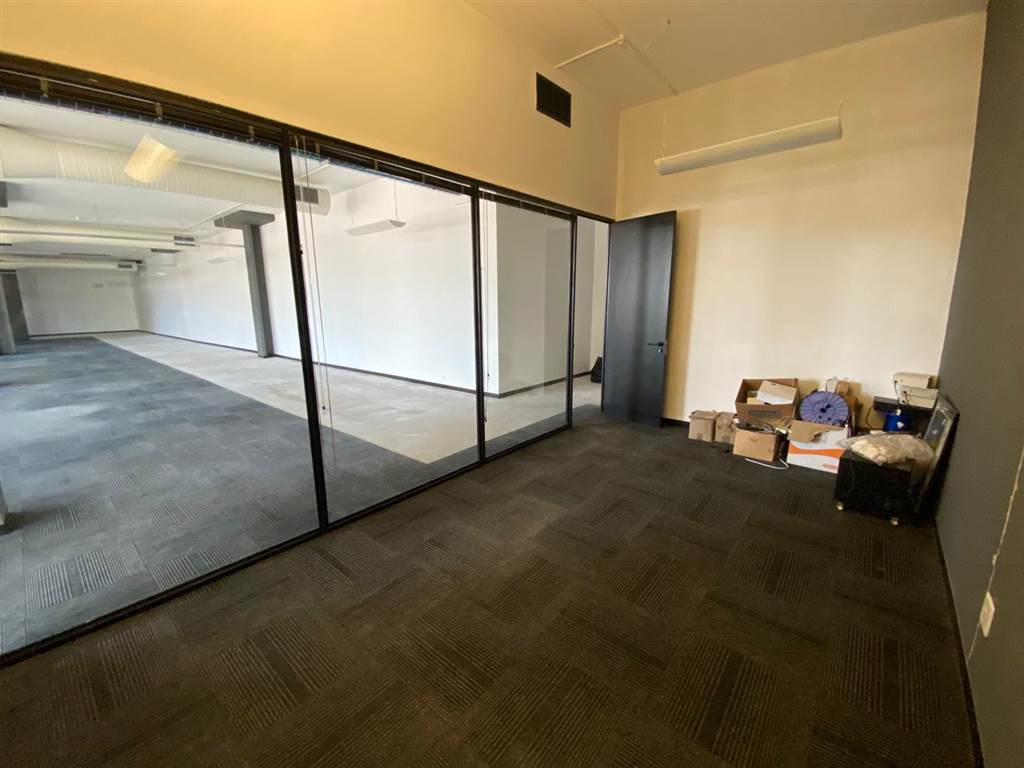 860  m² Commercial space in Paarden Eiland photo number 21