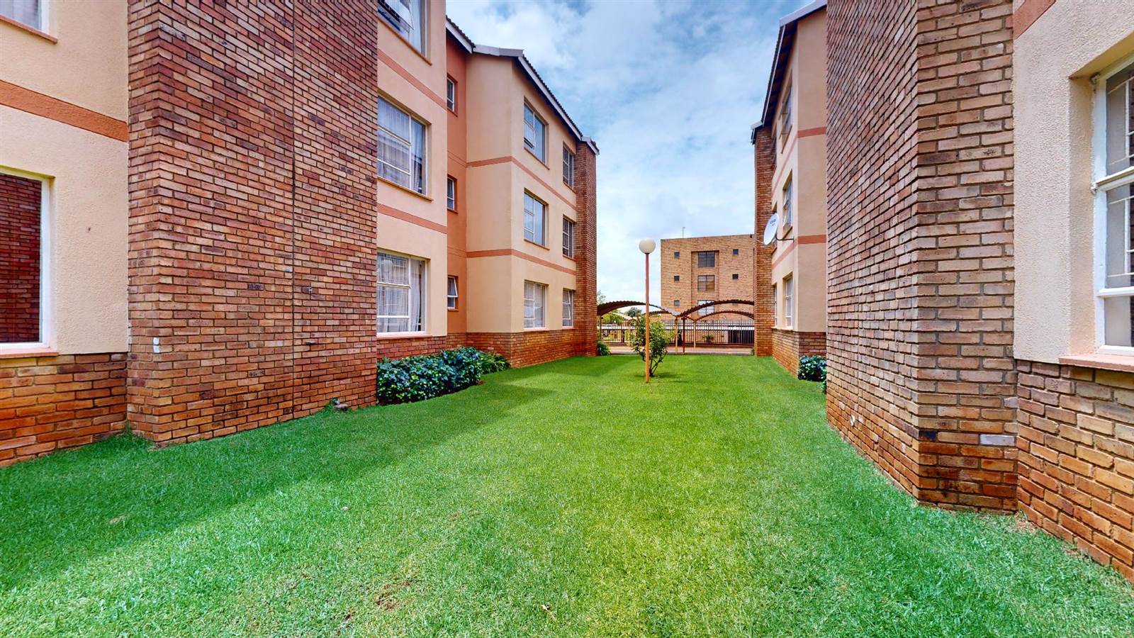 2 Bed Apartment in Kanoniers Park photo number 12
