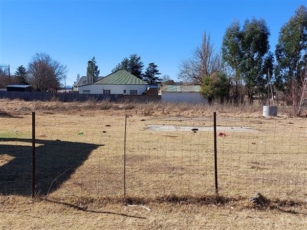 943 m² Land available in Memel