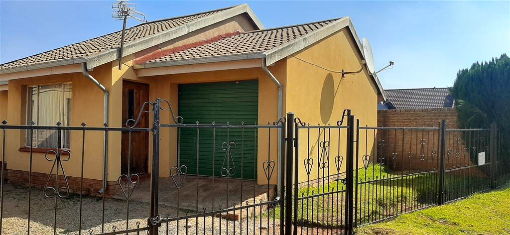 3 Bed House in Sebokeng Zone 6 photo number 2