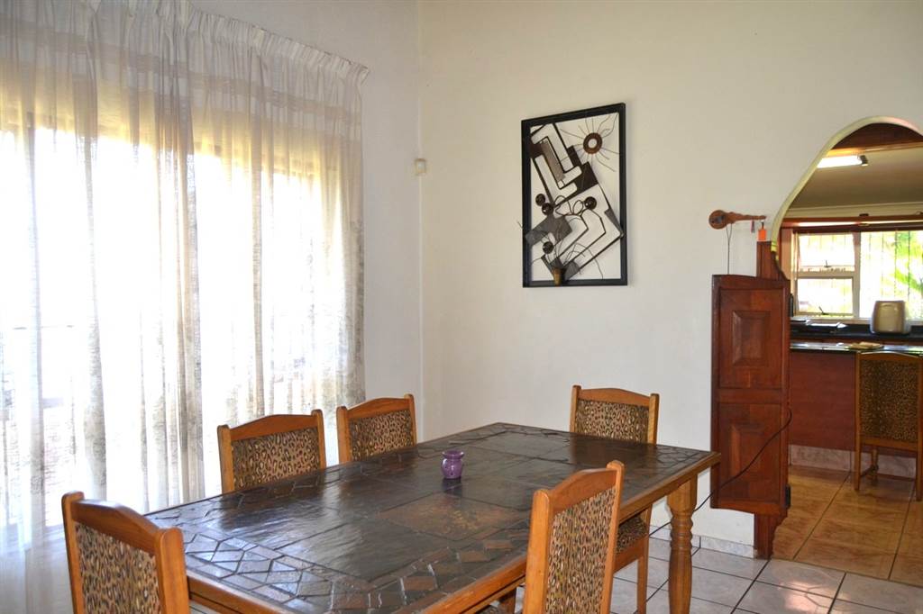 4 Bed House in Manaba photo number 8