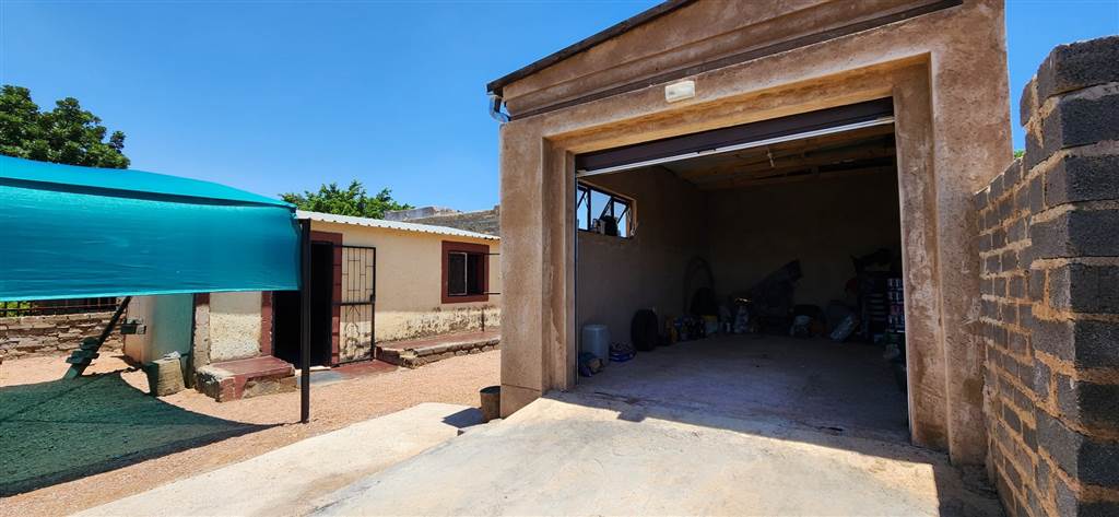 3 Bed House in Mabopane photo number 3