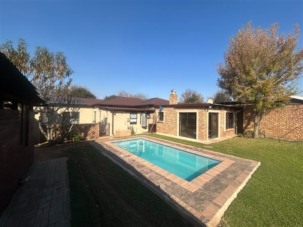 6 Bedroom House 6 Bedroom House