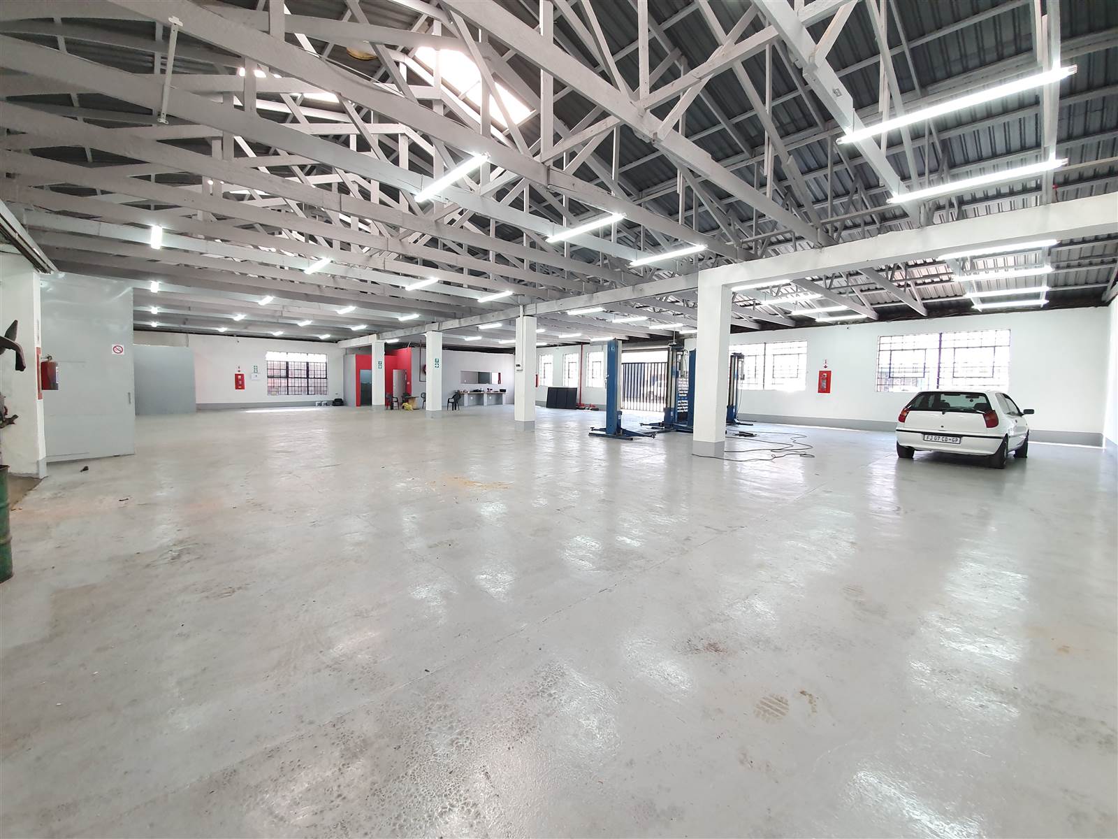 990  m² Industrial space in Ophirton photo number 1